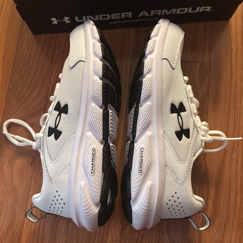 Womens Under Armour Sneakers - Picture 2 of 4